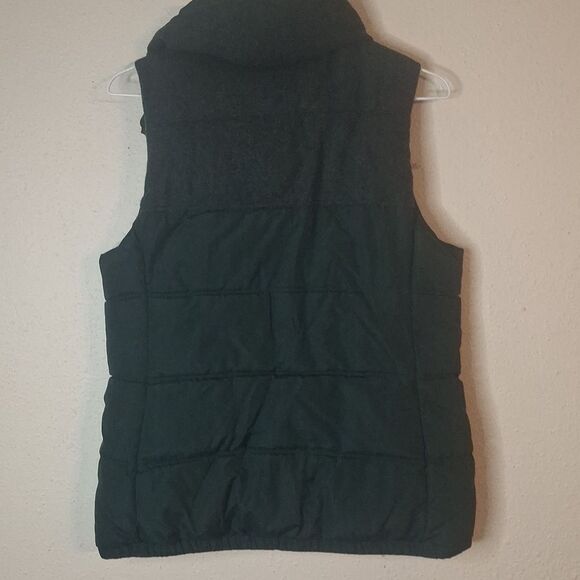 Old Navy Green Quilted Vest size small - Picture 4 of 6